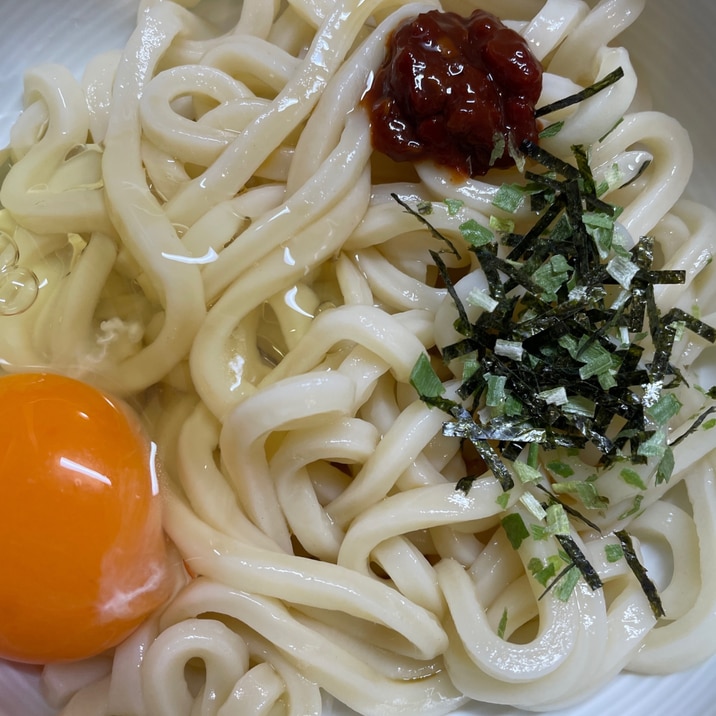 混ぜるだけ！釜玉風ピリ辛うどん